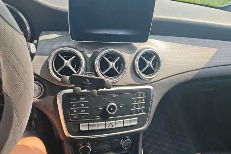Used Mercedes-Benz CLA 2018 CLA 200 Style Edition Audio And AC Panel