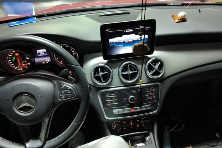 Used Mercedes-Benz CLA 2018 CLA 200 Style Edition Center Console