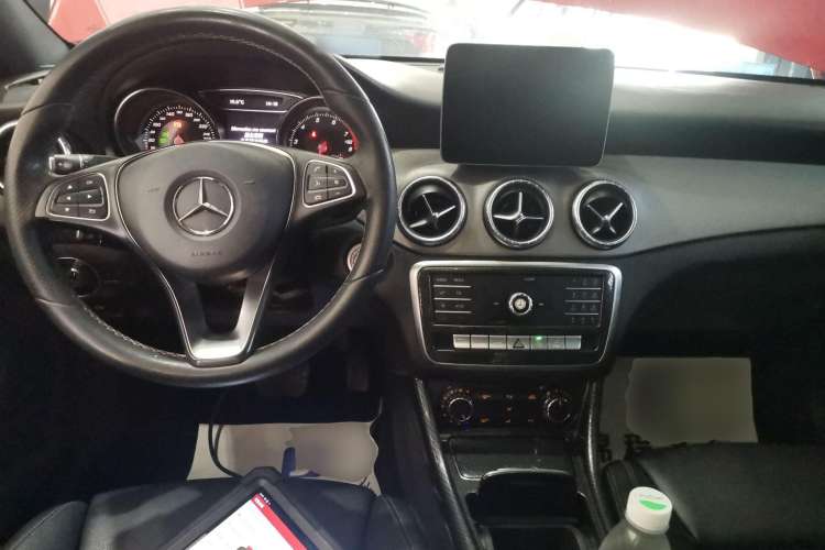Used Mercedes-Benz CLA 2018 CLA 200 Style Edition Center Console