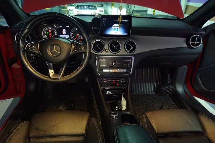 Used Mercedes-Benz CLA 2018 CLA 200 Style Edition Center Console