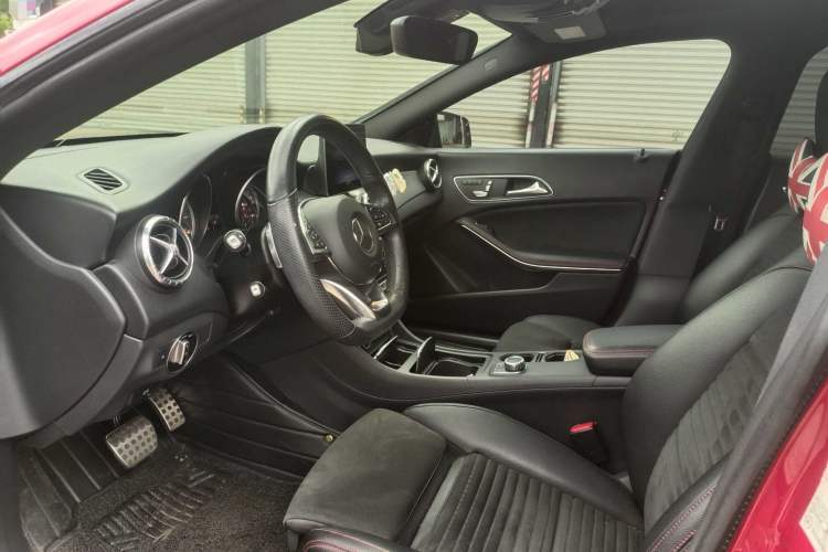Used Mercedes-Benz CLA 2018 CLA 220 4MATIC Interior 1