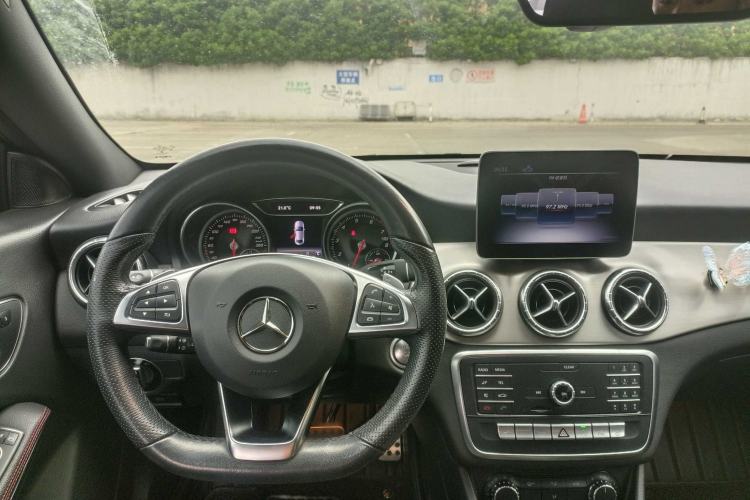 Used Mercedes-Benz CLA 2018 CLA 220 4MATIC Interior 3