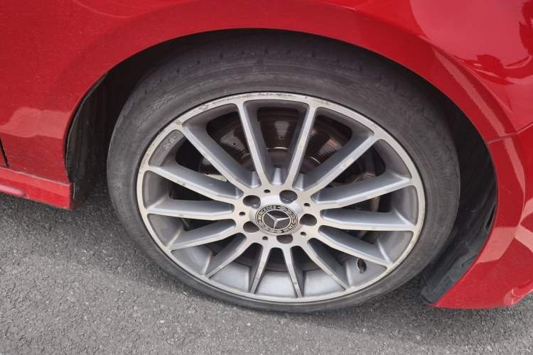 Used Mercedes-Benz CLA 2018 CLA 220 4MATIC Right Front Wheel Hub