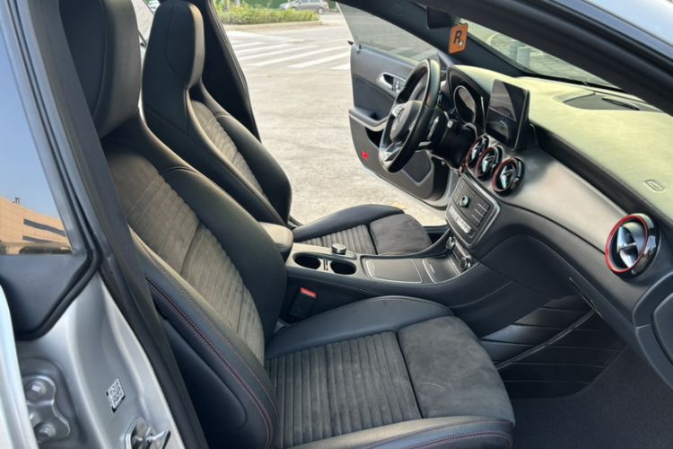 Used Mercedes-Benz CLA 2018 CLA 220 4MATIC Interior 1