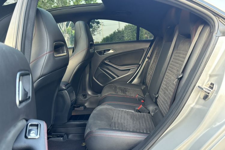 Used Mercedes-Benz CLA 2018 CLA 220 4MATIC Interior 2