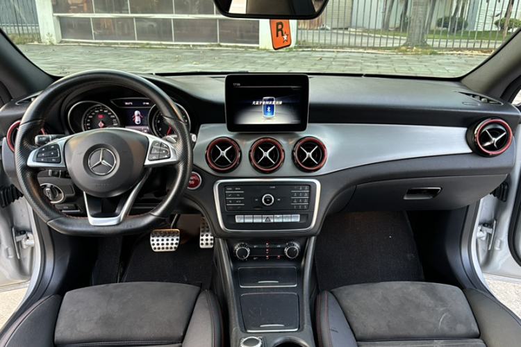Used Mercedes-Benz CLA 2018 CLA 220 4MATIC Interior 9