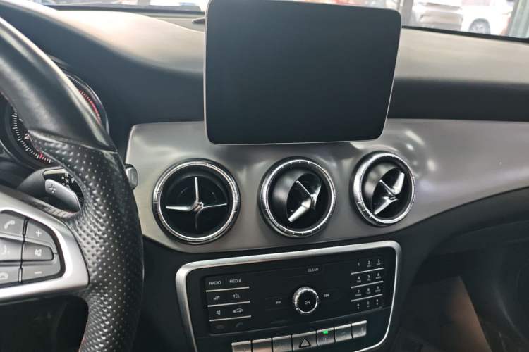 Used Mercedes-Benz CLA 2018 CLA 220 4MATIC Audio And AC Panel