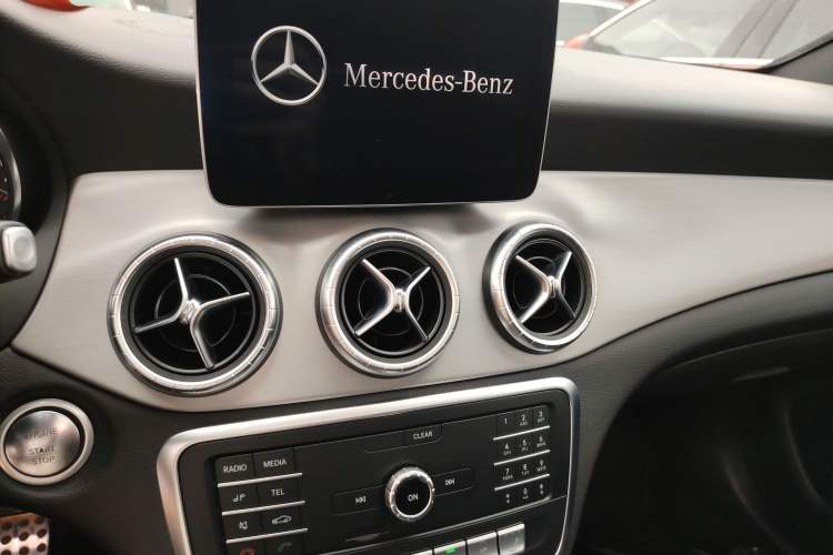 Used Mercedes-Benz CLA 2018 CLA 220 4MATIC Audio And AC Panel