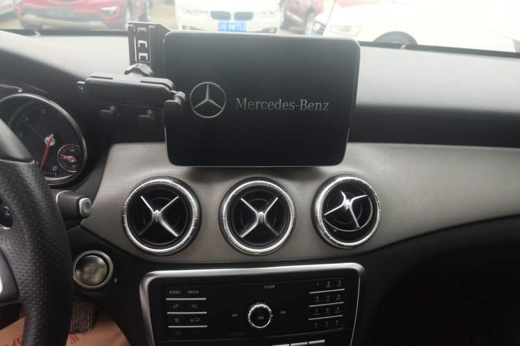 Used Mercedes-Benz CLA 2018 CLA 200 Style Edition Audio And AC Panel