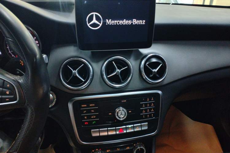 Used Mercedes-Benz CLA 2018 CLA 200 Style Edition Audio And AC Panel