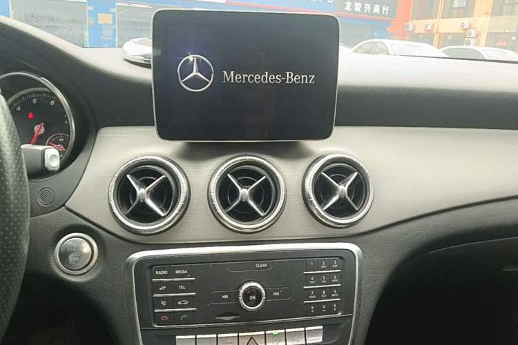 Used Mercedes-Benz CLA 2018 CLA 200 Style Edition Audio And AC Panel