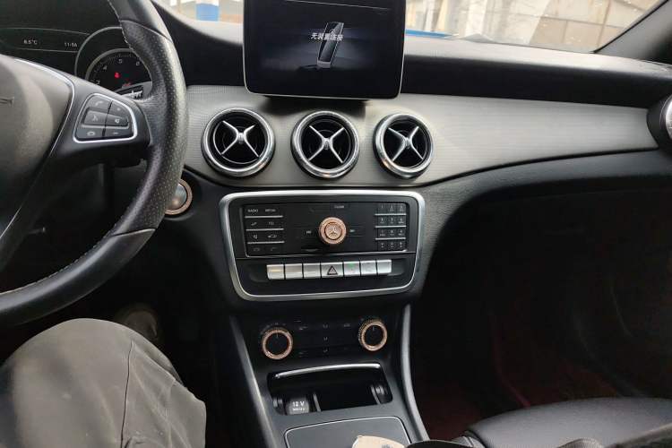 Used Mercedes-Benz CLA 2018 CLA 200 Style Edition Audio And AC Panel