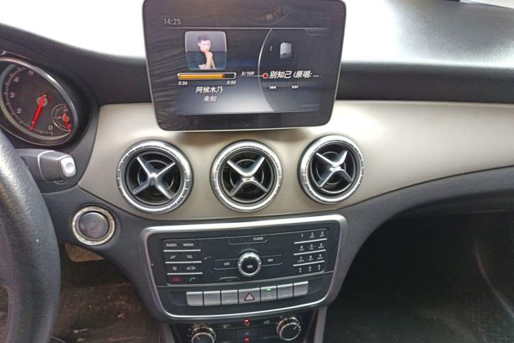 Used Mercedes-Benz CLA 2018 CLA 200 Style Edition Audio And AC Panel