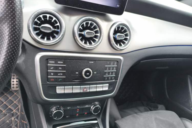 Used Mercedes-Benz CLA 2018 CLA 220 4MATIC Audio And AC Panel