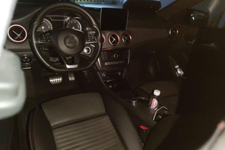 Used Mercedes-Benz CLA 2018 CLA 220 4MATIC Center Console