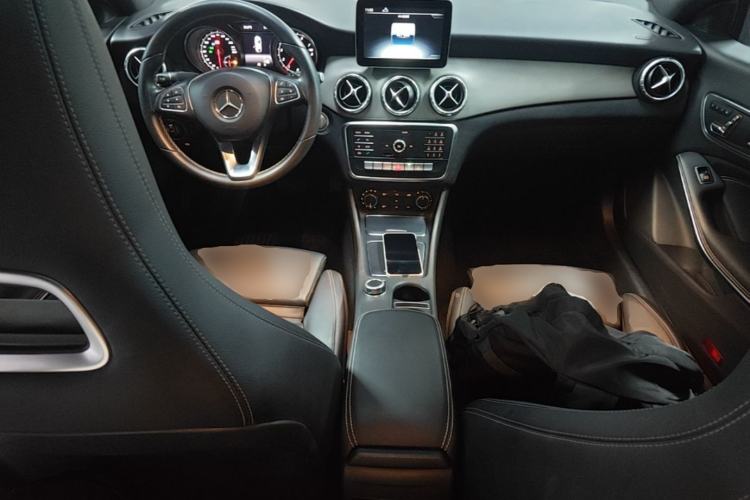 Used Mercedes-Benz CLA 2018 CLA 200 Style Edition Center Console