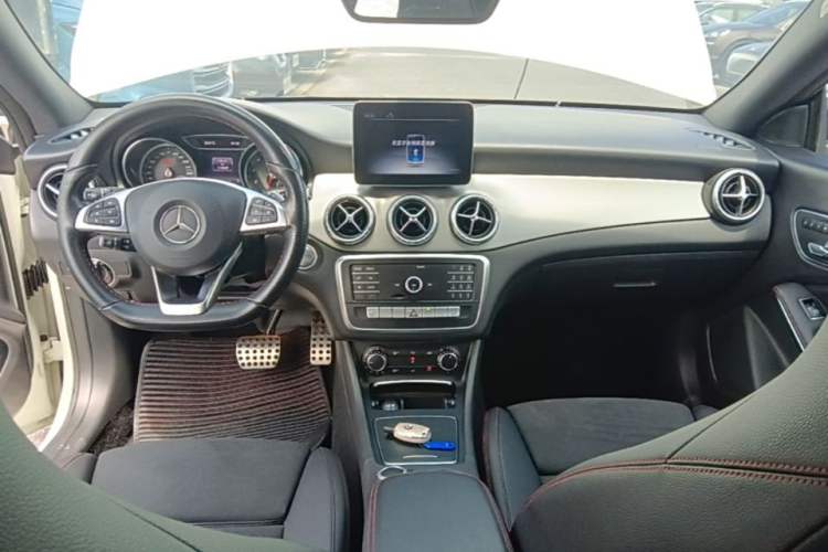 Used Mercedes-Benz CLA 2018 CLA 220 4MATIC Center Console
