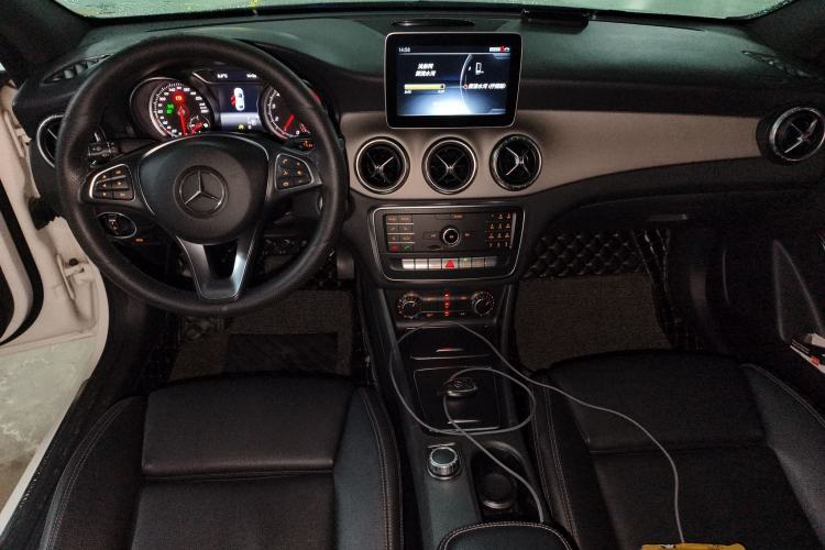 Used Mercedes-Benz CLA 2018 CLA 200 Style Edition Center Console