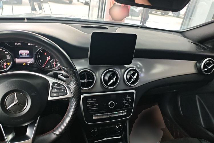 Used Mercedes-Benz CLA 2018 CLA 220 4MATIC Center Console