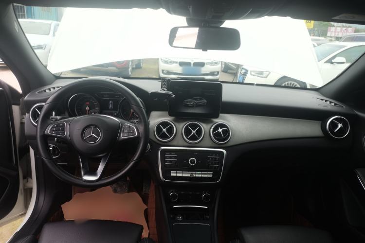 Used Mercedes-Benz CLA 2018 CLA 200 Style Edition Center Console