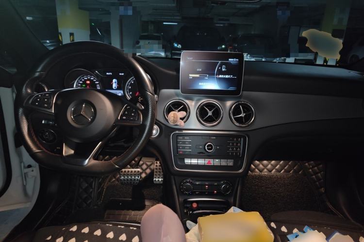 Used Mercedes-Benz CLA 2018 CLA 220 4MATIC Center Console
