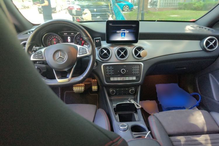 Used Mercedes-Benz CLA 2018 CLA 220 4MATIC Center Console