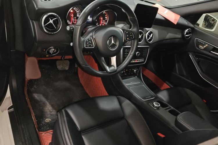 Used Mercedes-Benz CLA 2018 CLA 200 Style Edition Center Console