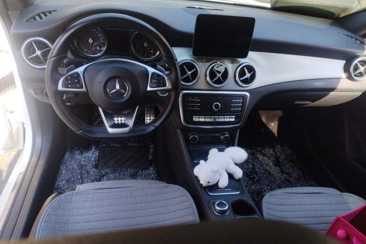 Used Mercedes-Benz CLA 2018 CLA 220 4MATIC Center Console