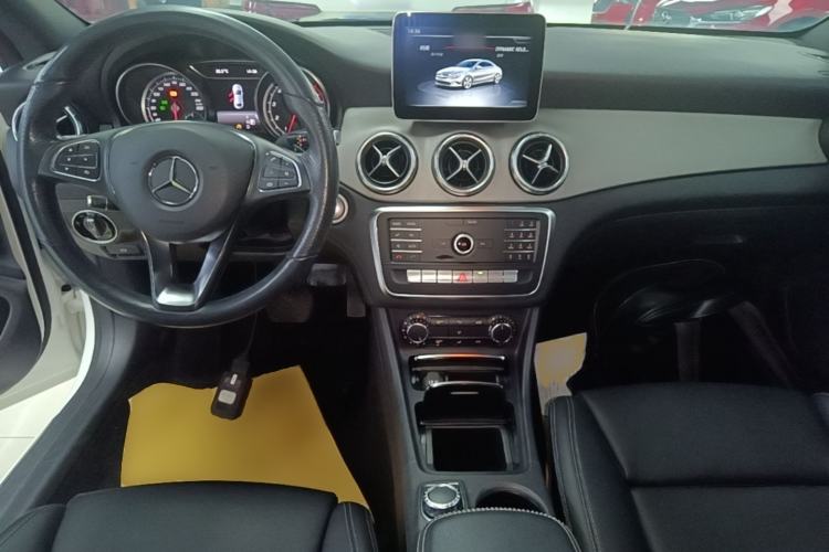 Used Mercedes-Benz CLA 2018 CLA 200 Style Edition Center Console