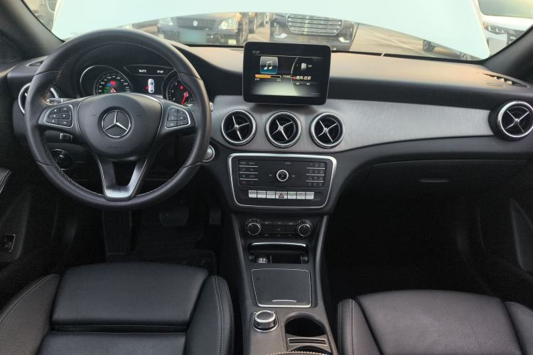 Used Mercedes-Benz CLA 2018 CLA 200 Style Edition Center Console