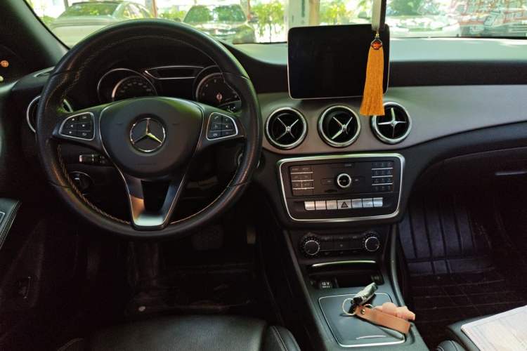 Used Mercedes-Benz CLA 2018 CLA 200 Style Edition Center Console