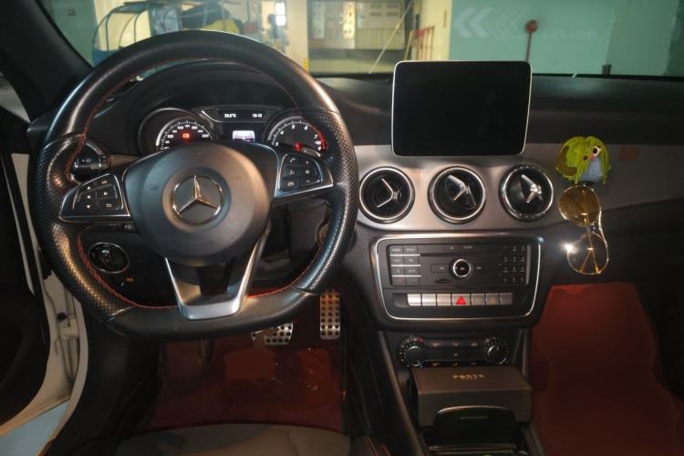Used Mercedes-Benz CLA 2018 CLA 220 4MATIC Center Console