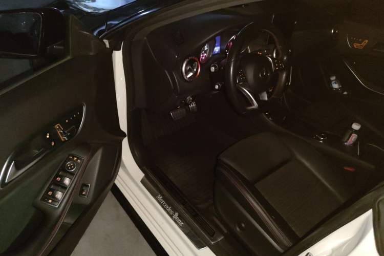 Used Mercedes-Benz CLA 2018 CLA 220 4MATIC Driver Seat
