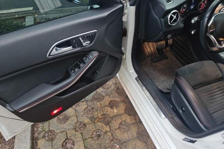 Used Mercedes-Benz CLA 2018 CLA 220 4MATIC Driver Seat