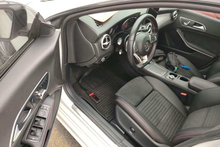 Used Mercedes-Benz CLA 2018 CLA 220 4MATIC Driver Seat
