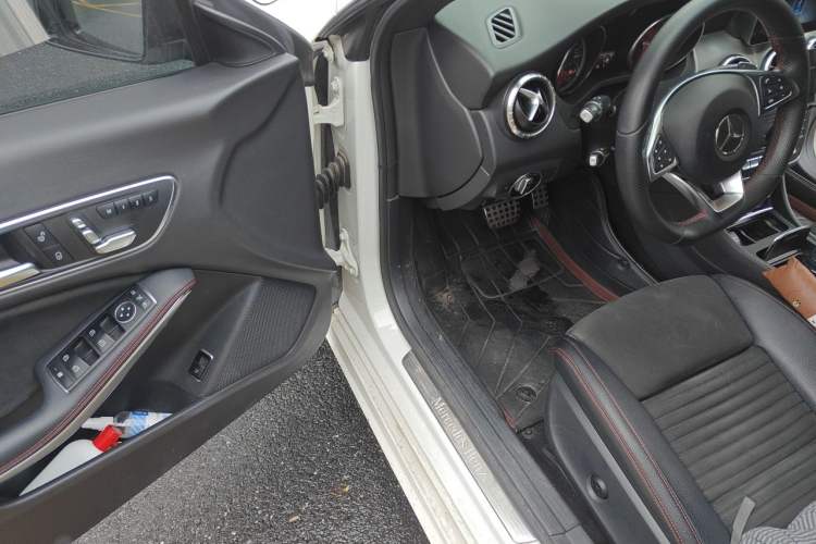 Used Mercedes-Benz CLA 2018 CLA 220 4MATIC Driver Seat