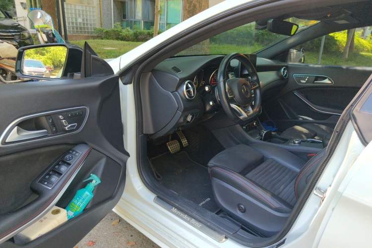 Used Mercedes-Benz CLA 2018 CLA 220 4MATIC Driver Seat