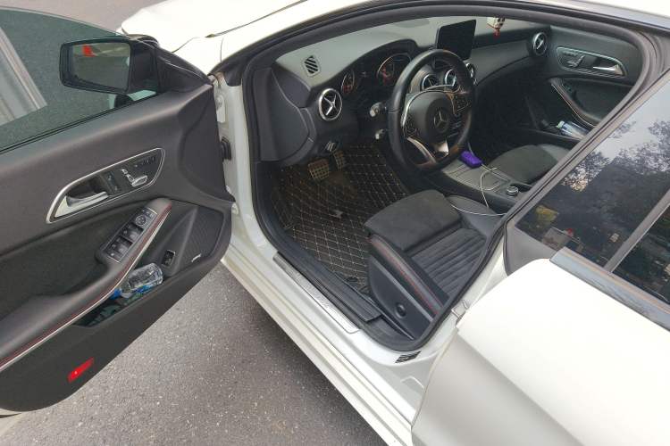 Used Mercedes-Benz CLA 2018 CLA 220 4MATIC Driver Seat