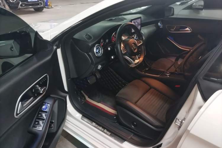 Used Mercedes-Benz CLA 2018 CLA 220 4MATIC Driver Seat