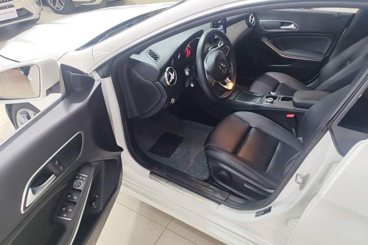 Used Mercedes-Benz CLA 2018 CLA 200 Sport Edition Driver Seat