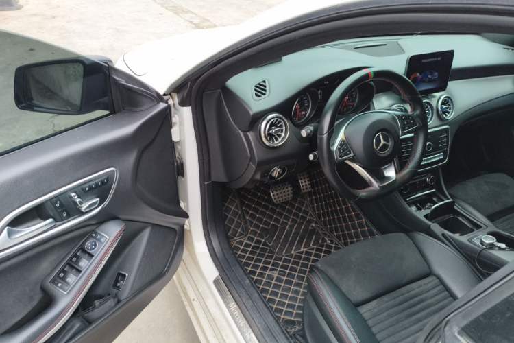 Used Mercedes-Benz CLA 2018 CLA 220 4MATIC Driver Seat