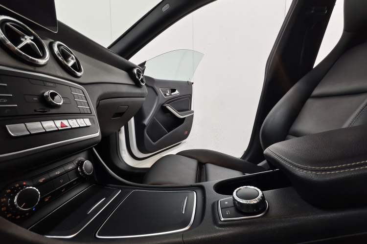 Used Mercedes-Benz CLA 2018 CLA 200 Style Edition Interior 5