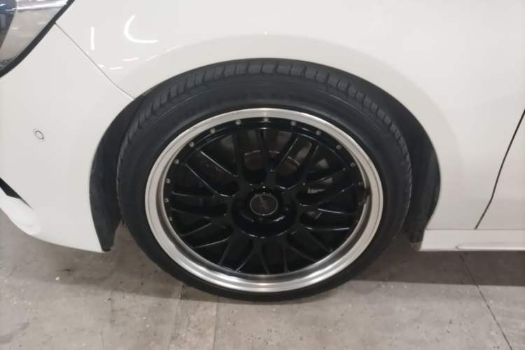 Used Mercedes-Benz CLA 2018 CLA 220 4MATIC Left Front Wheel Hub