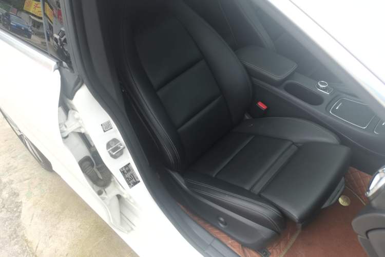 Used Mercedes-Benz CLA 2018 CLA 200 Style Edition Right Front Seat