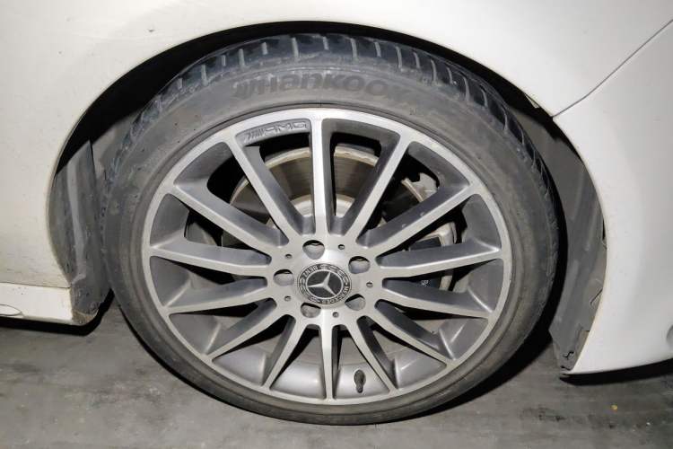 Used Mercedes-Benz CLA 2018 CLA 220 4MATIC Right Front Wheel Hub