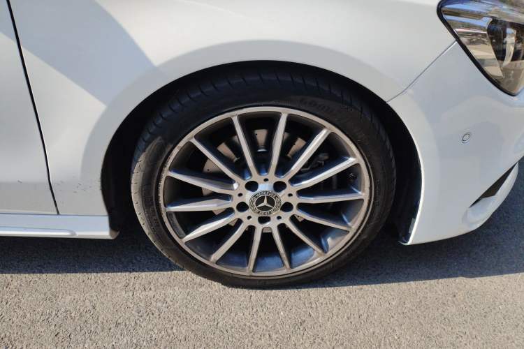 Used Mercedes-Benz CLA 2018 CLA 220 4MATIC Right Front Wheel Hub