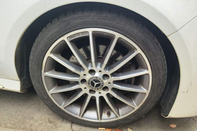 Used Mercedes-Benz CLA 2018 CLA 220 4MATIC Right Front Wheel Hub
