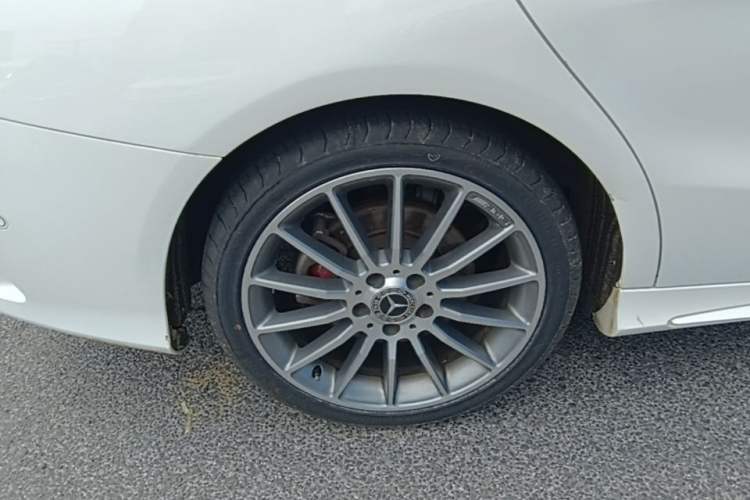 Used Mercedes-Benz CLA 2018 CLA 220 4MATIC Right Rear Wheel Hub
