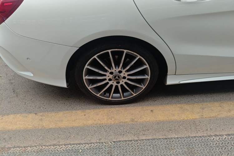 Used Mercedes-Benz CLA 2018 CLA 220 4MATIC Right Rear Wheel Hub