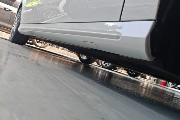 Used Mercedes-Benz CLA 2018 CLA 200 Style Edition Right Side Sill